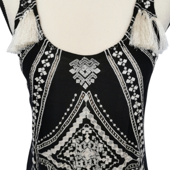 Banana Republic Embroidered Tassel Racerback Tank Blouse Black Ivory Sz XS - Picture 3 of 7